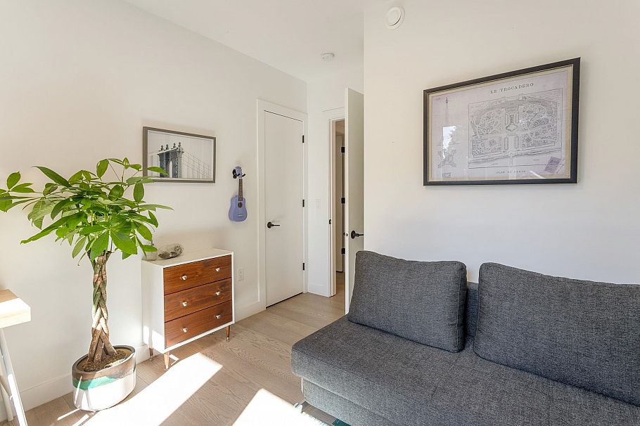 1372 E 10th Avenue Vancouver, BC - 14