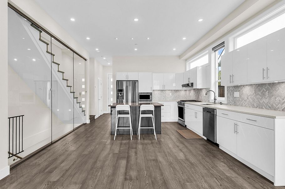 409 W Keith Road North Vancouver, BC - 6