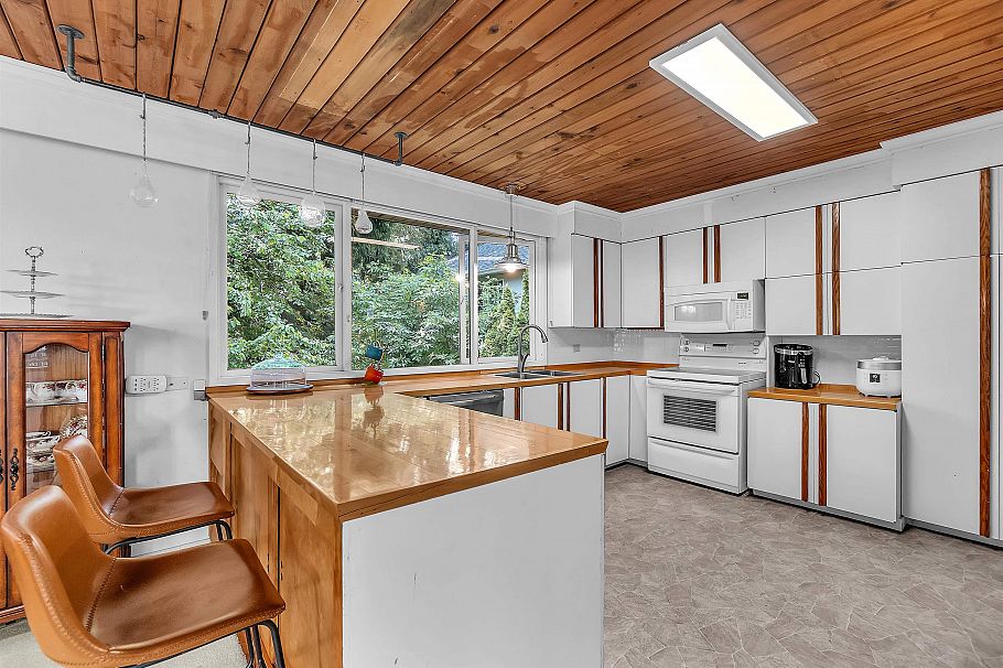 977 Belvedere Drive North Vancouver, BC - 19