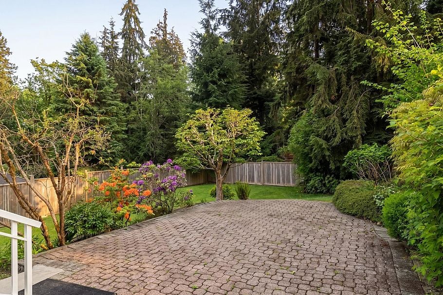 1535 Ostler Court North Vancouver, BC - 30