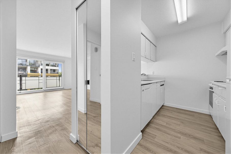 310 360 E 2nd Street North Vancouver, BC - 14