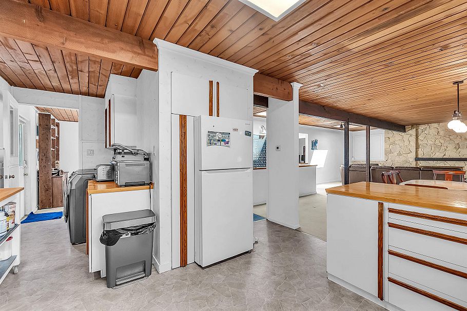 977 Belvedere Drive North Vancouver, BC - 21