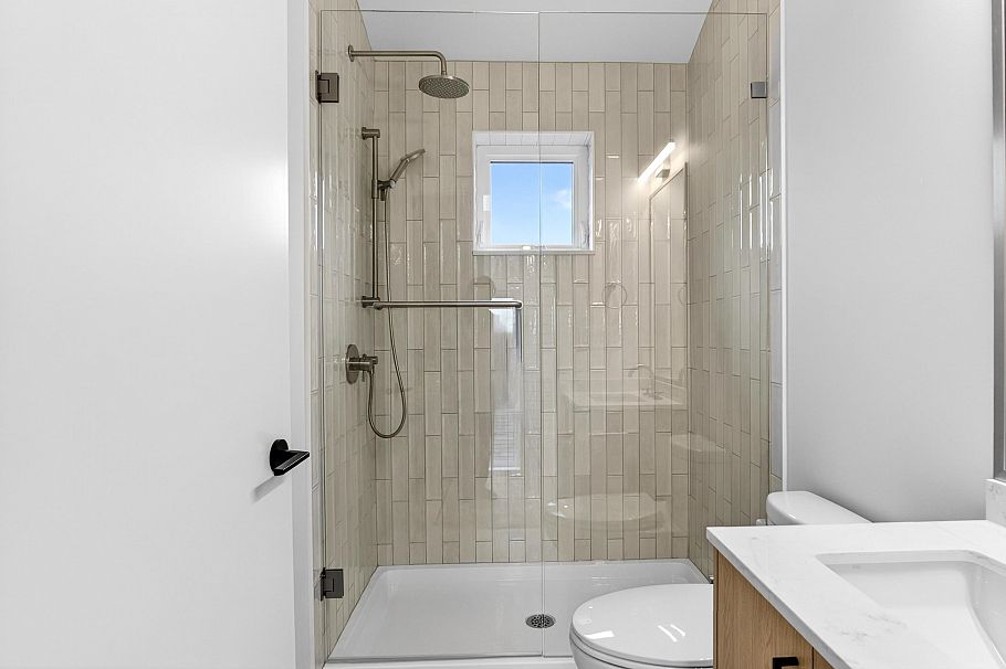 2 2741 E 7th Avenue Vancouver, BC - 7