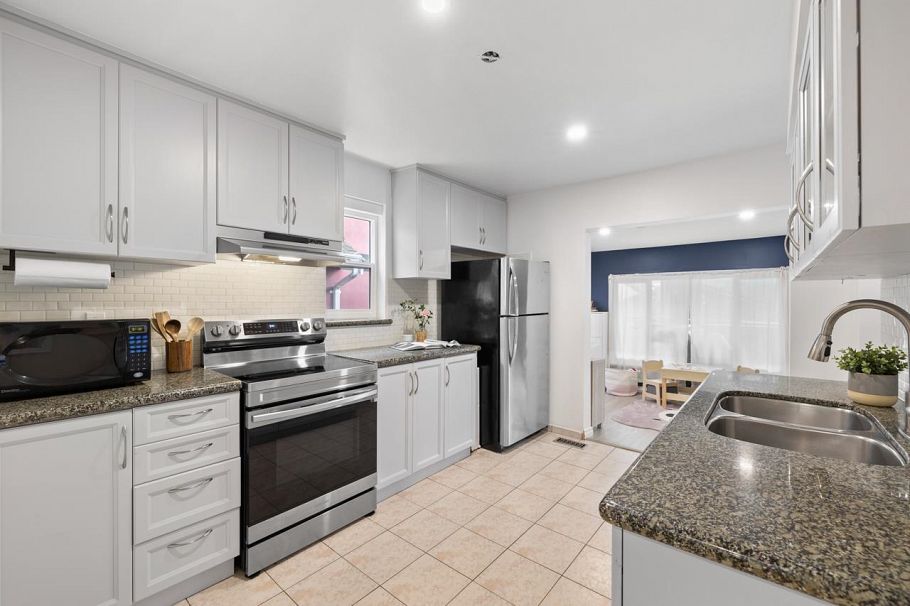 2036 E Broadway Vancouver, BC - 8
