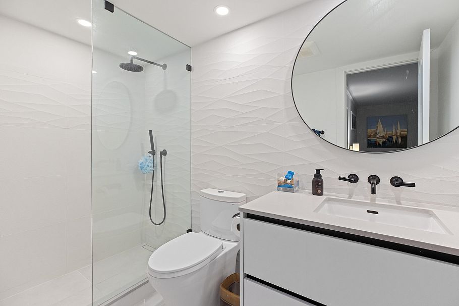 105 1125 Gilford Street Vancouver, BC - 18