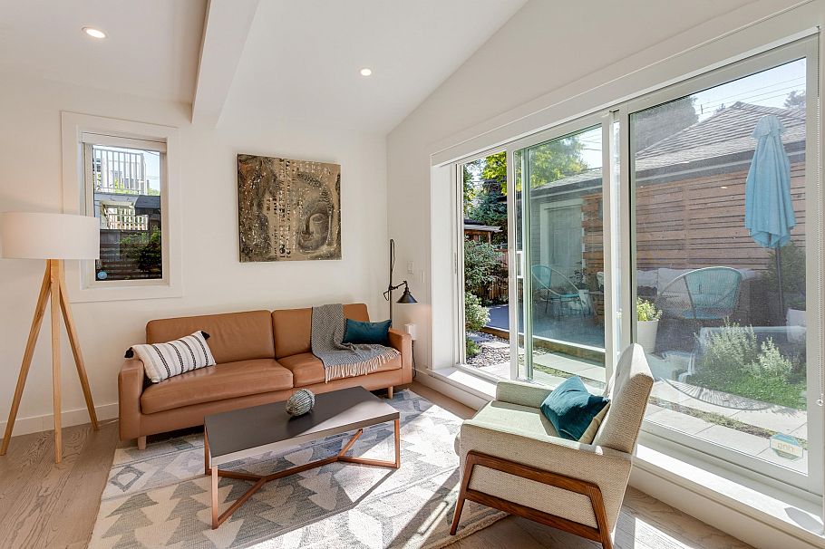 1372 E 10th Avenue Vancouver, BC - 1