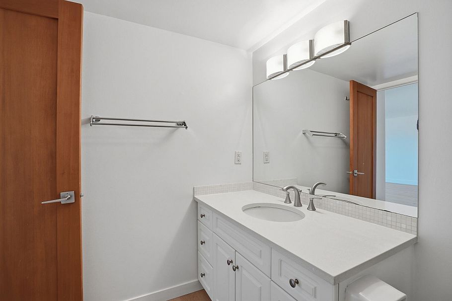 314 1345 Chesterfield Avenue North Vancouver, BC - 34