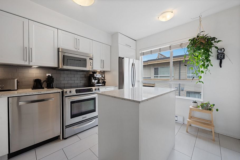 303 2688 Watson Street Vancouver, BC - 11