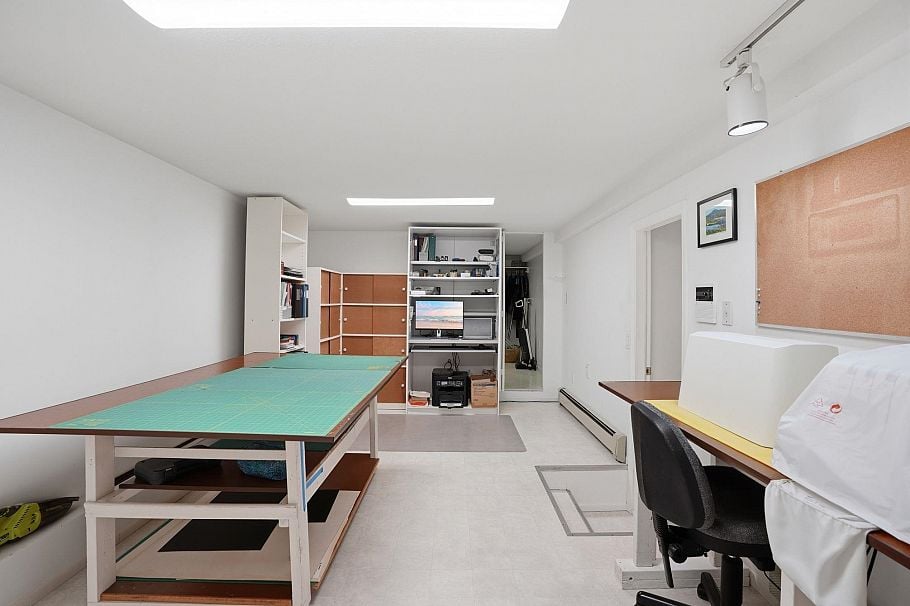 2341 Caledonia Avenue North Vancouver, BC - 30