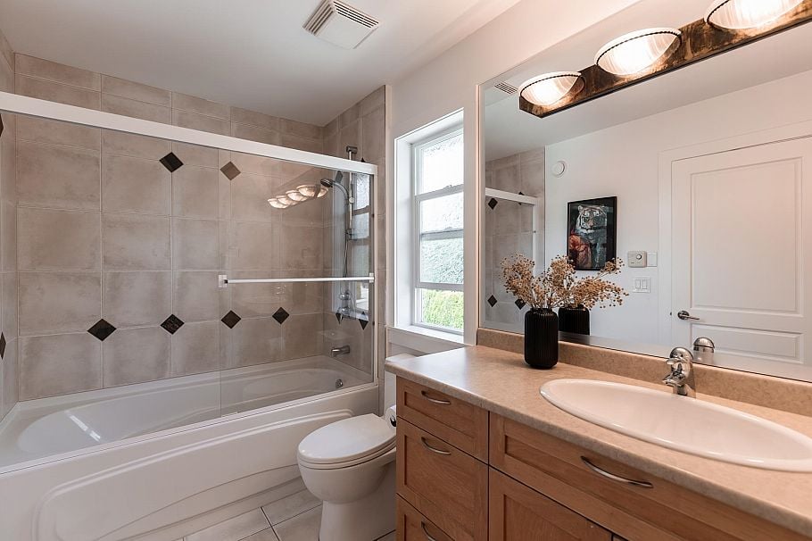 407 Brand Street North Vancouver, BC - 32