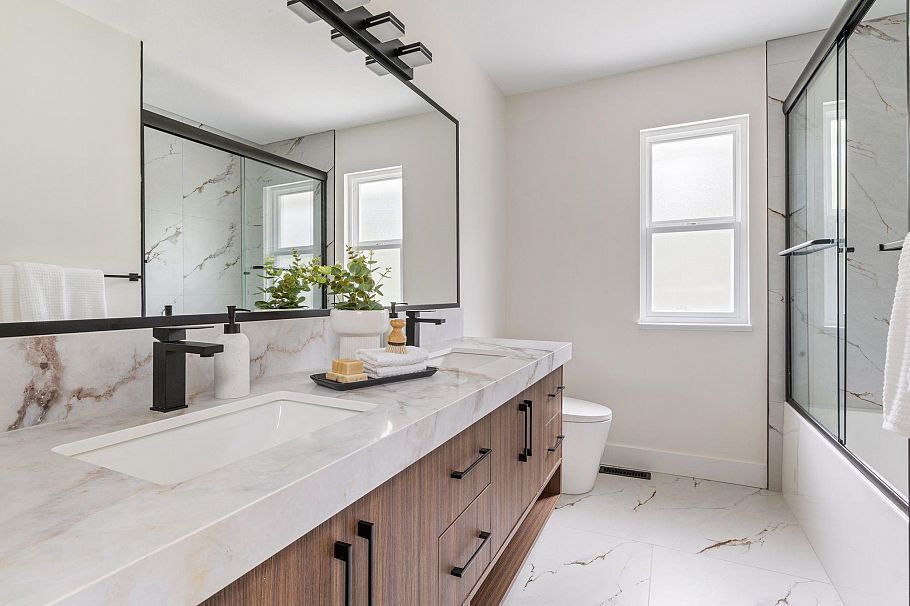 1535 Ostler Court North Vancouver, BC - 17