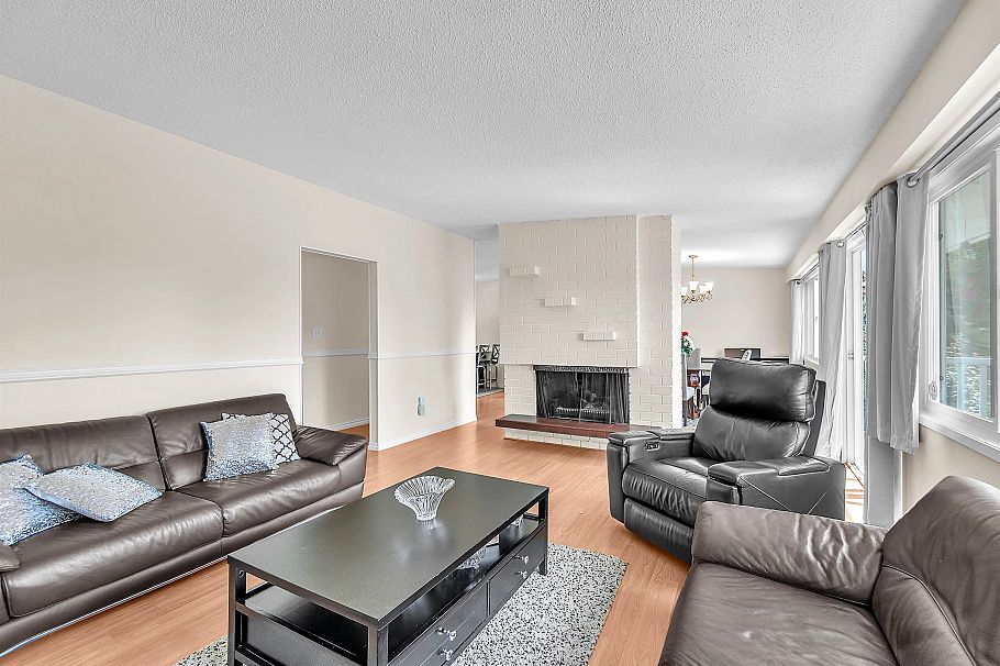 693 Plymouth Drive North Vancouver, BC - 9