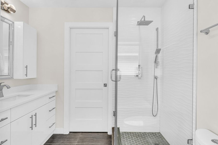 409 W Keith Road North Vancouver, BC - 14