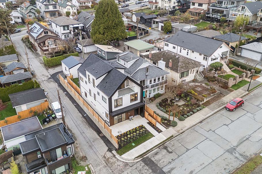 1 3623 Triumph Street Vancouver, BC - 28