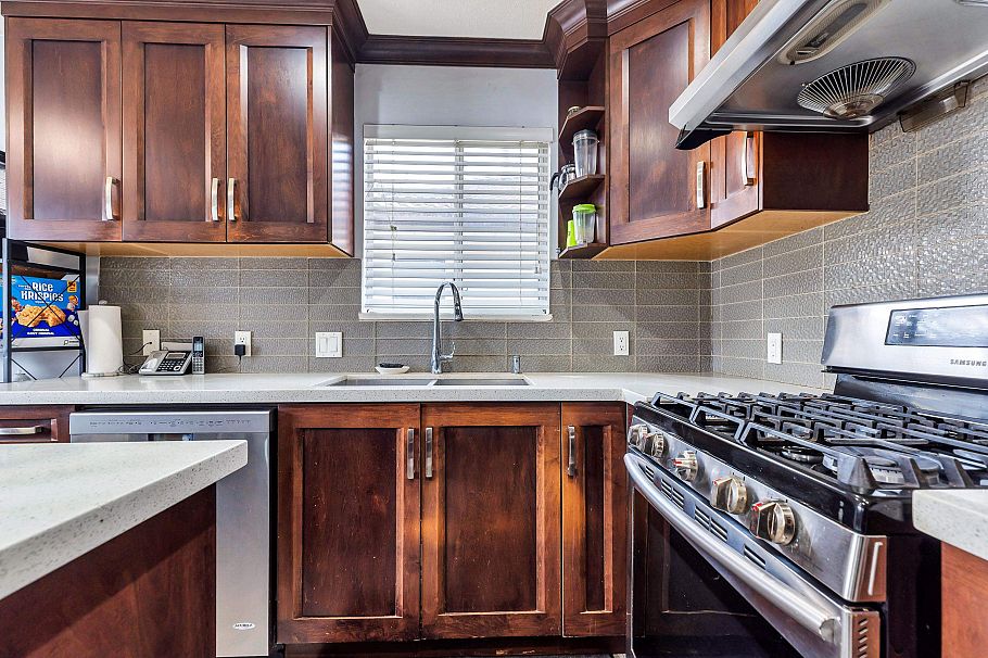 7162 Gladstone Street Vancouver, BC - 14