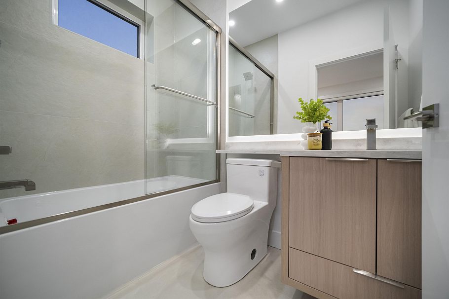 1 3623 Triumph Street Vancouver, BC - 23