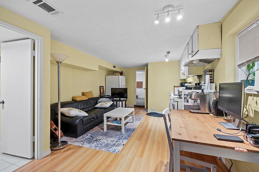 3579 W 18th Avenue Vancouver, BC - 24