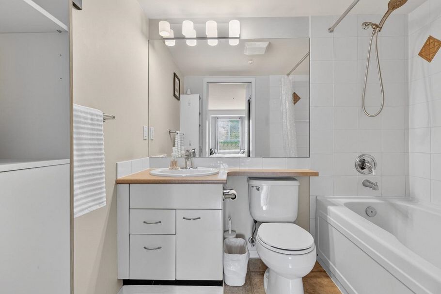 310 8495 Jellicoe Street Vancouver, BC - 17