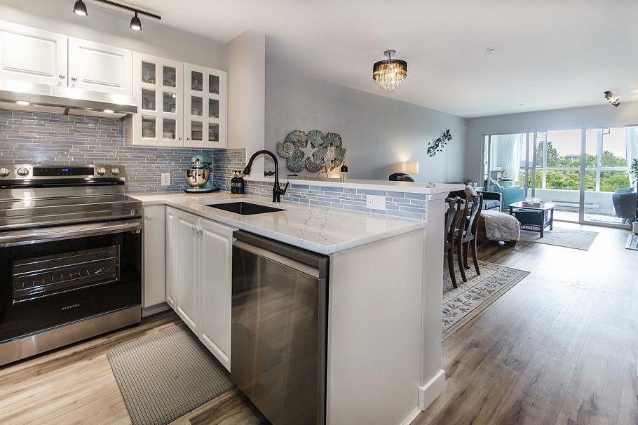 305 155 E 3rd Street North Vancouver, BC - 2