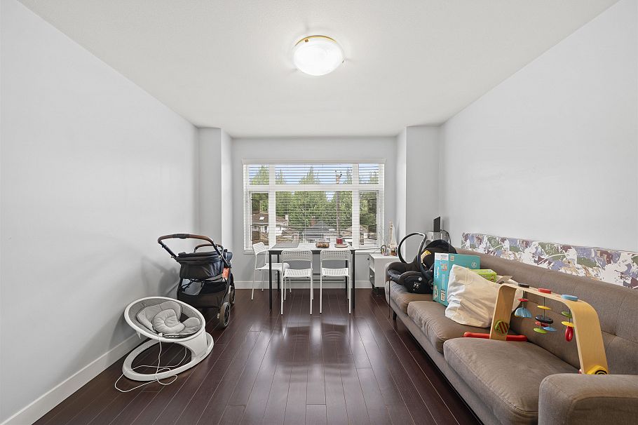 303 2745 E Hastings Street Vancouver, BC - 3