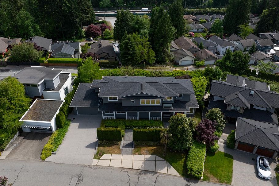 407 Brand Street North Vancouver, BC - 37