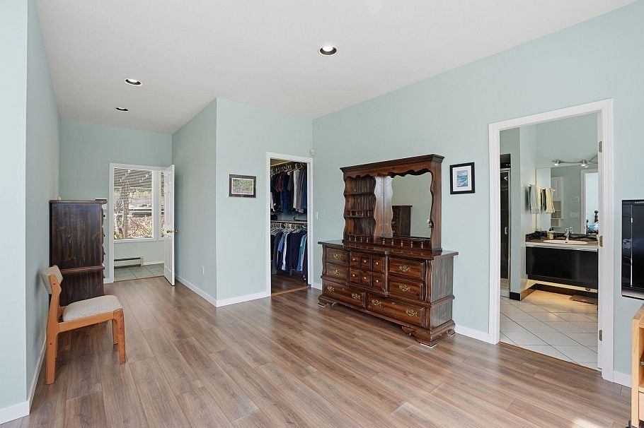 2341 Caledonia Avenue North Vancouver, BC - 24