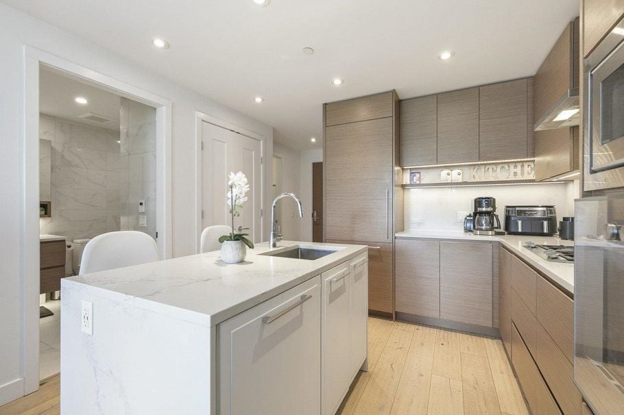 402 5693 Elizabeth Street Vancouver, BC - 7