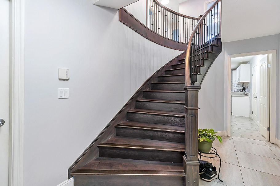 7162 Gladstone Street Vancouver, BC - 38
