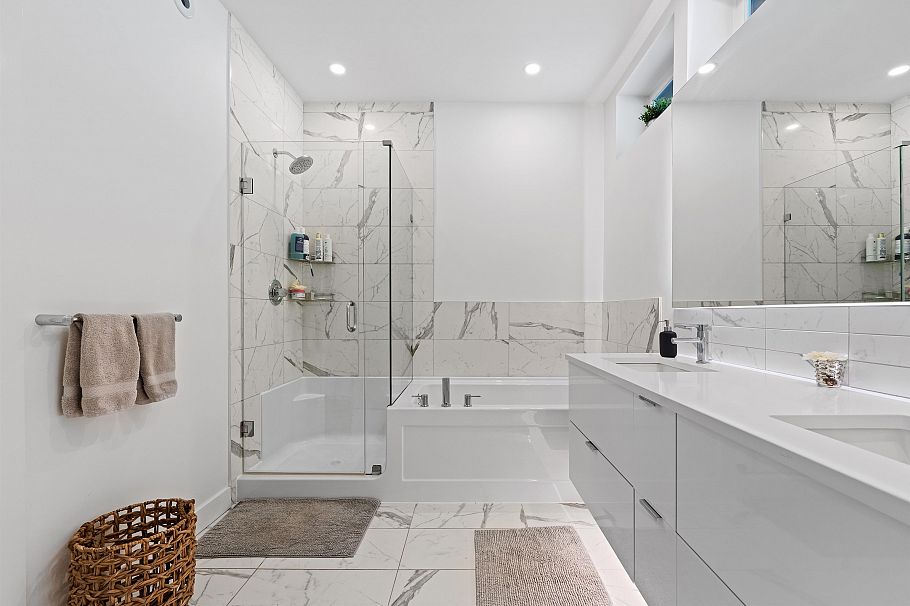 23 3596 Salal Drive North Vancouver, BC - 34