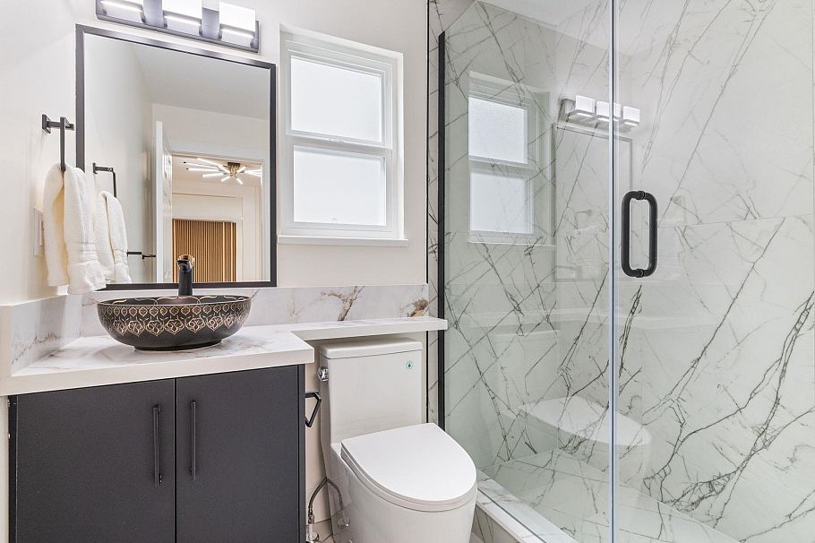 1535 Ostler Court North Vancouver, BC - 13