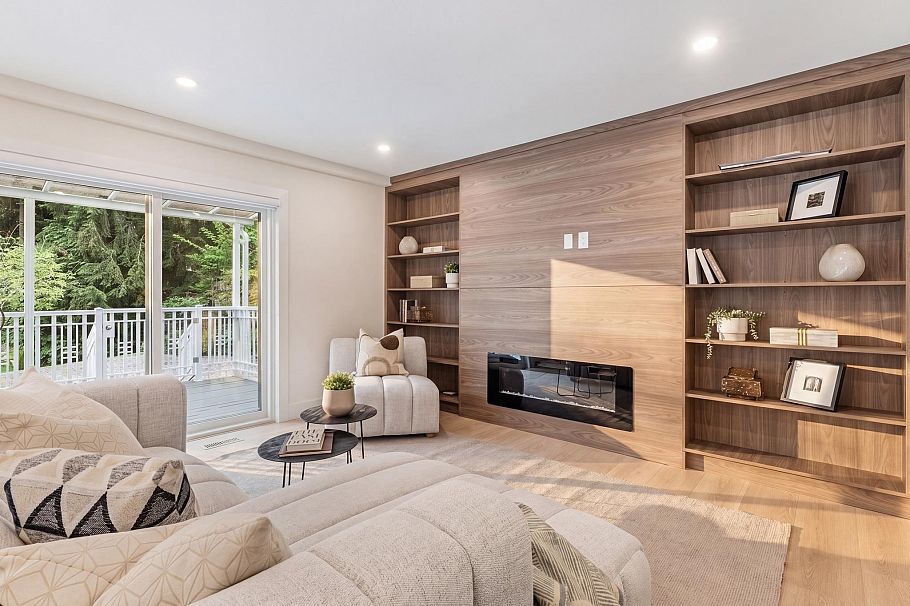 1535 Ostler Court North Vancouver, BC - 10