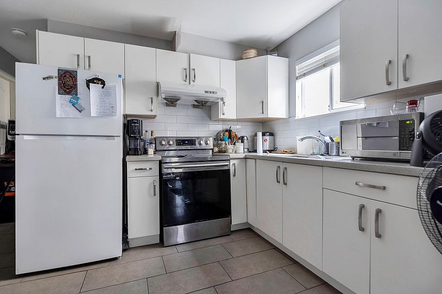 7162 Gladstone Street Vancouver, BC - 5