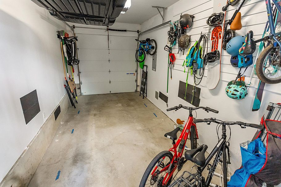 1372 E 10th Avenue Vancouver, BC - 28