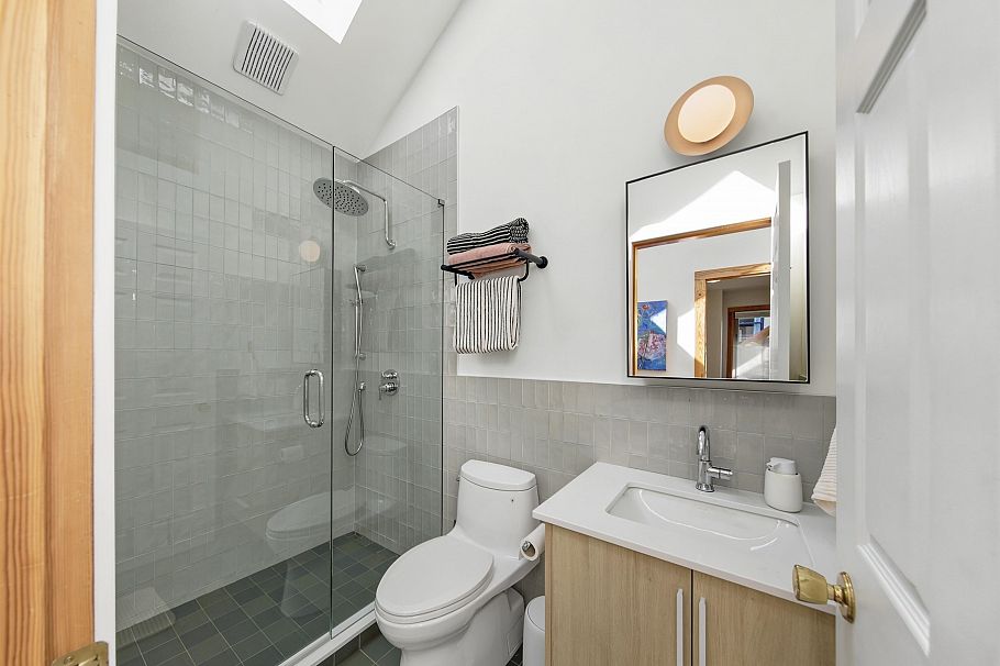 1608 Woodland Drive Vancouver, BC - 30