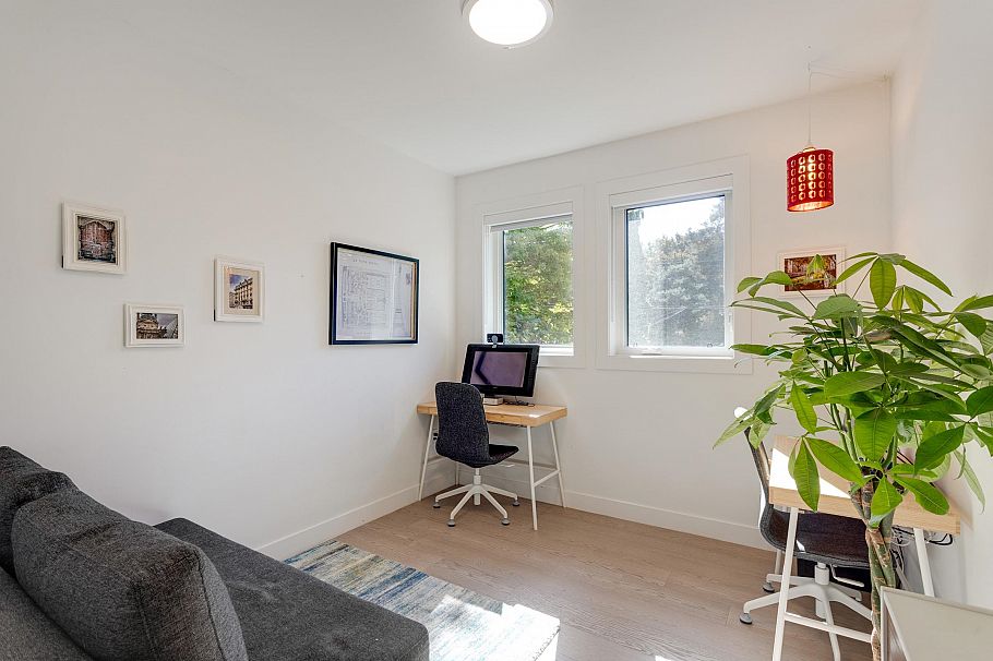 1372 E 10th Avenue Vancouver, BC - 13