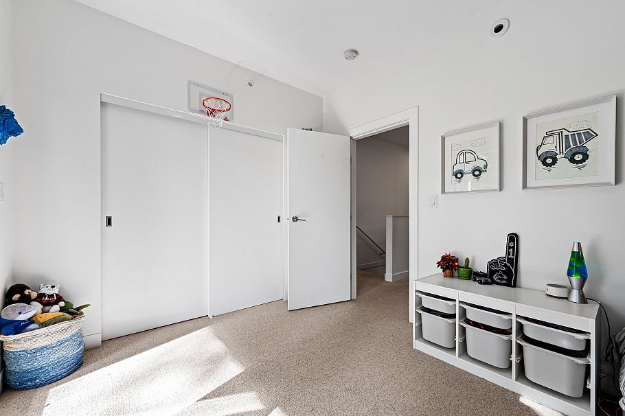 23 3596 Salal Drive North Vancouver, BC - 36