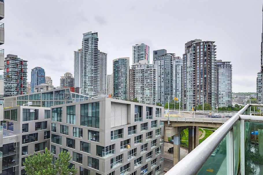 1401 1500 Howe Street Vancouver, BC - 12