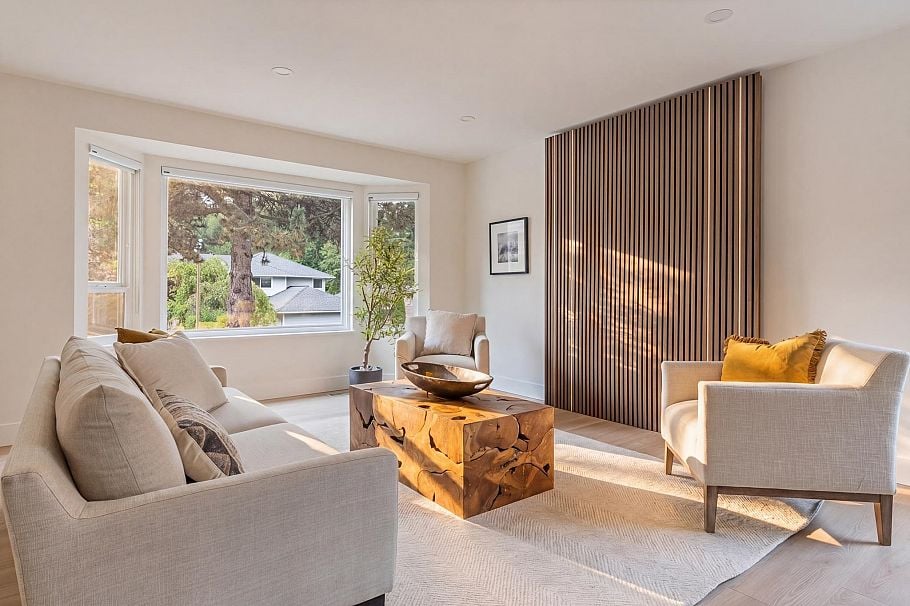1535 Ostler Court North Vancouver, BC - 2
