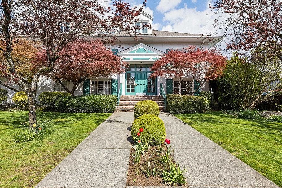 102 120 W 17th Street North Vancouver, BC - 17