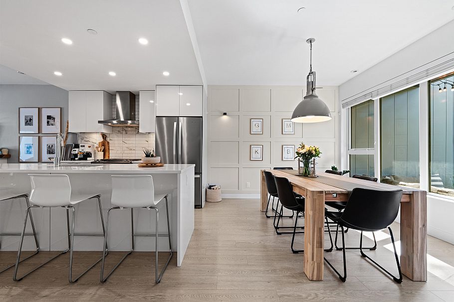 23 3596 Salal Drive North Vancouver, BC - 25