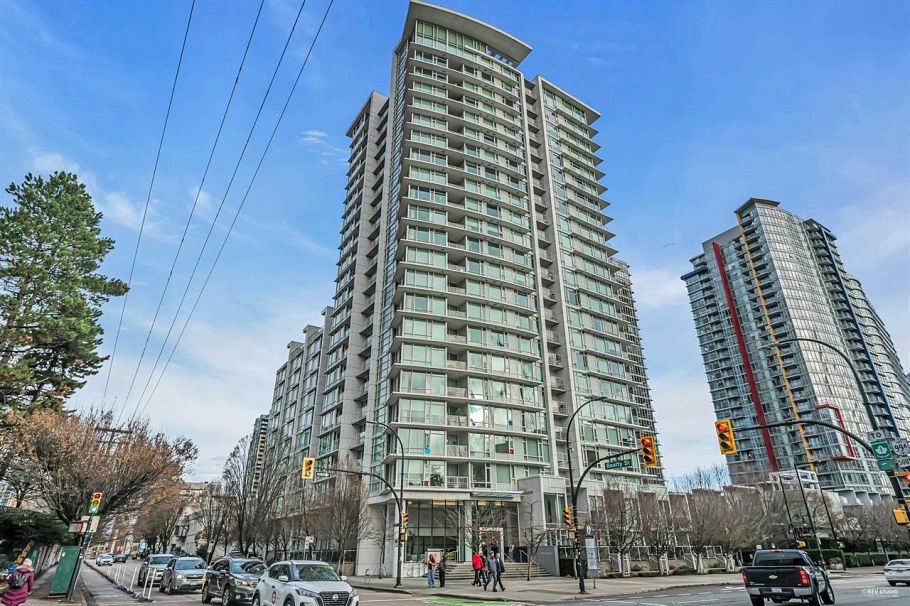 2301 161 W Georgia Street Vancouver, BC - 1