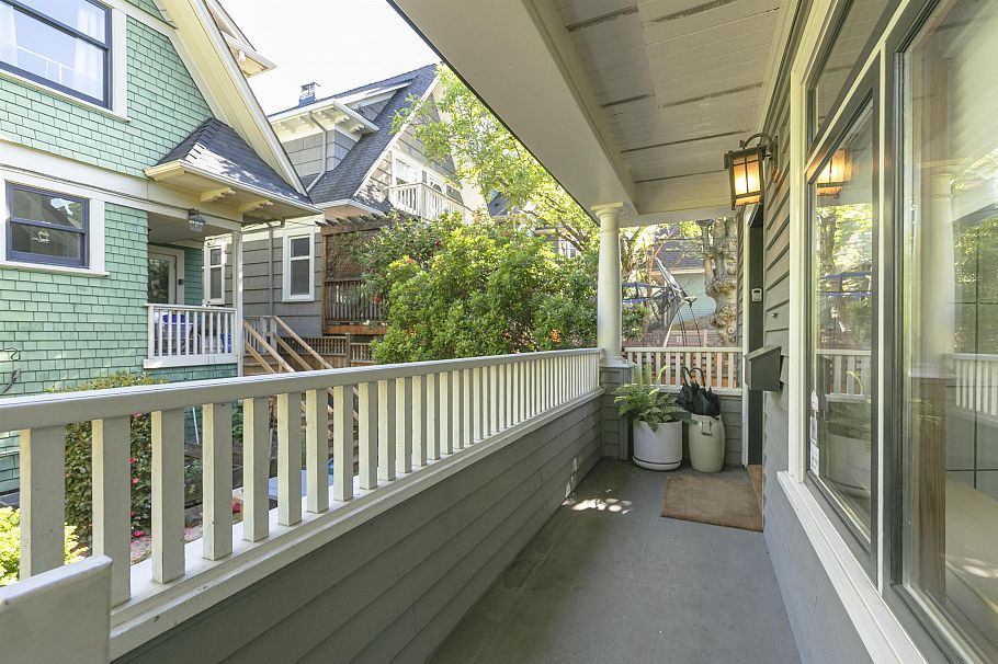 1608 Woodland Drive Vancouver, BC - 8