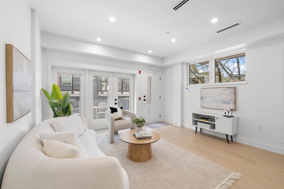 2133 E Pender Street Vancouver, BC - 6