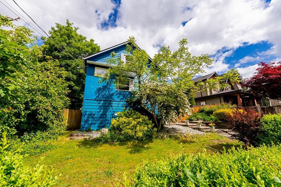 264 W Queens Road North Vancouver, BC - 2