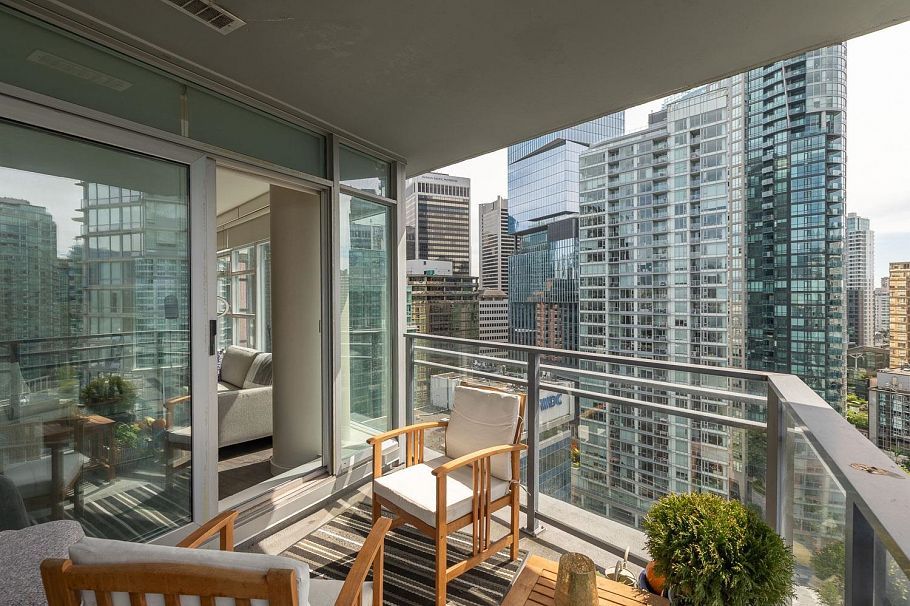 2405 1205 W Hastings Street Vancouver, BC - 12