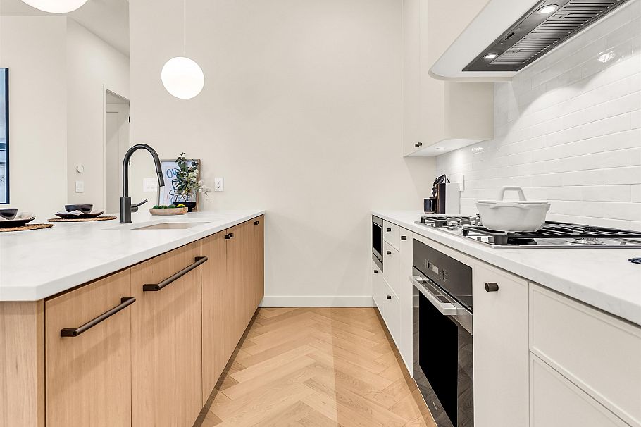 2 2043 W 45th Avenue Vancouver, BC - 10