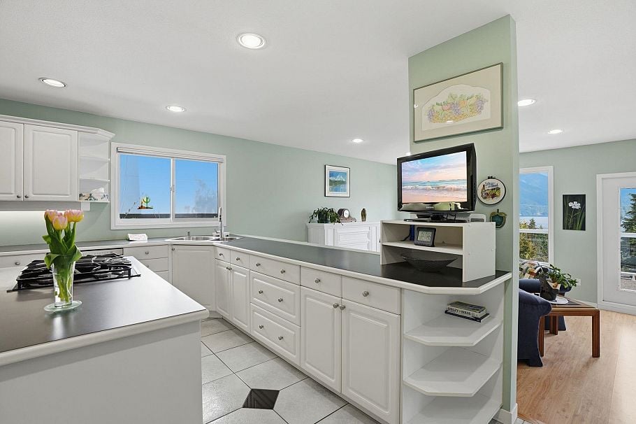 2341 Caledonia Avenue North Vancouver, BC - 9