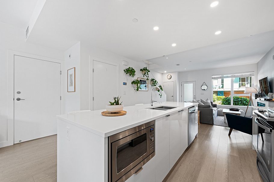 23 3596 Salal Drive North Vancouver, BC - 22
