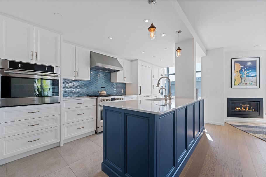 501 1199 Marinaside Crescent Vancouver, BC - 1