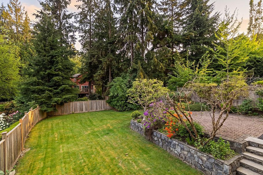 1535 Ostler Court North Vancouver, BC - 31